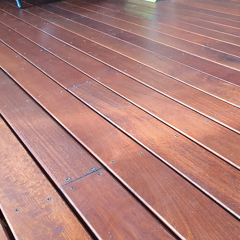 Decking Oiling